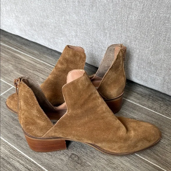 STEVE MADDEN LANCASTER Ankle Booties in Cognac - Picture 4 of 6